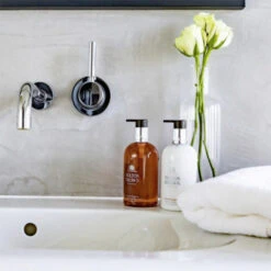 MOLTON BROWN Heavenly Gingerlily Fine Liquid Hand Wash 300 Ml -Modekosmetikgeschäft 1309714 MOLTON BROWN Heavenly Gingerlily Fine Liquid Hand Wash 300 ml.0b9ba570